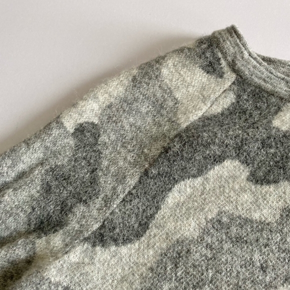 ATHLETA Camo Grey Sweater. Made Fine Wool, Alpaca and Nylon. Size XS. - Picture 10 of 10